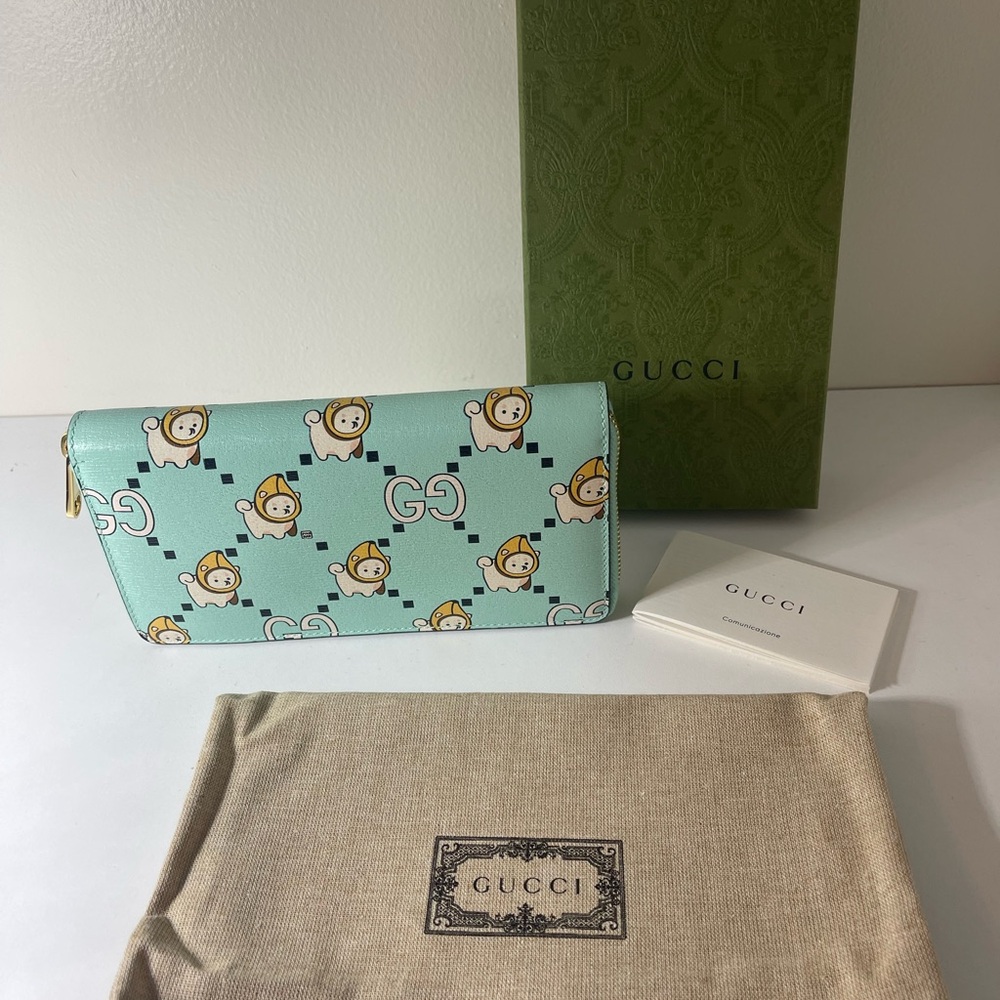 GUCCI ANIMAL PRINT ZIP-AROUND WALLET IN
BLUE BRAND NEW with Dustbag